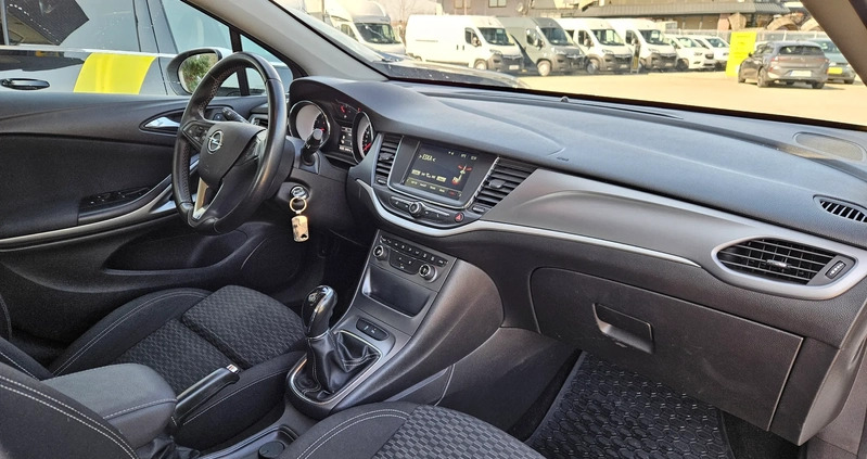 Opel Astra cena 46500 przebieg: 208500, rok produkcji 2017 z Brzeziny małe 211